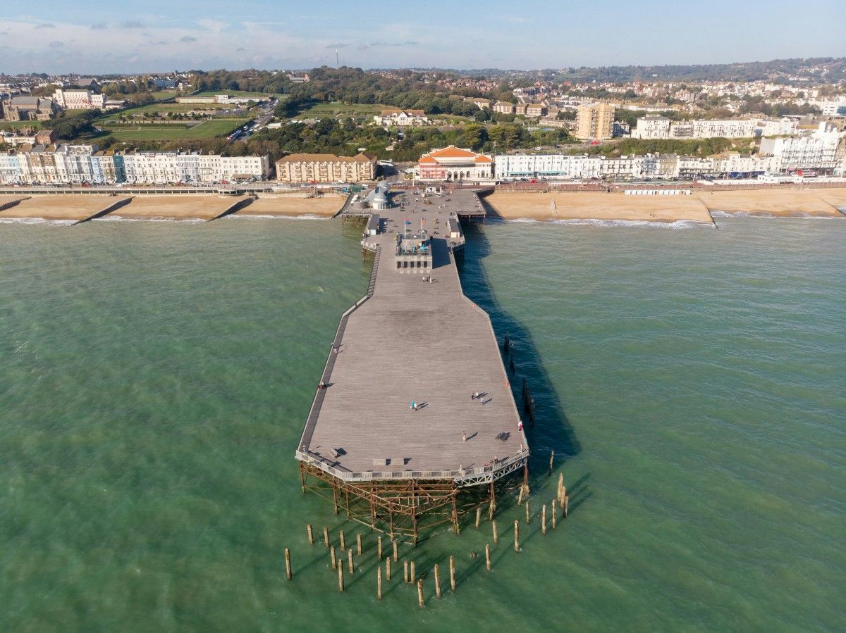 Hastings beach pier