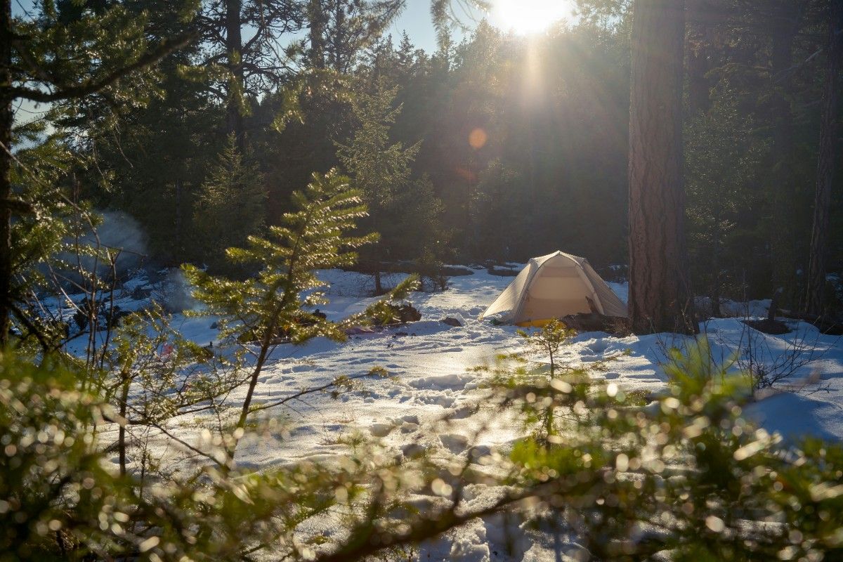 A tent in the snow 