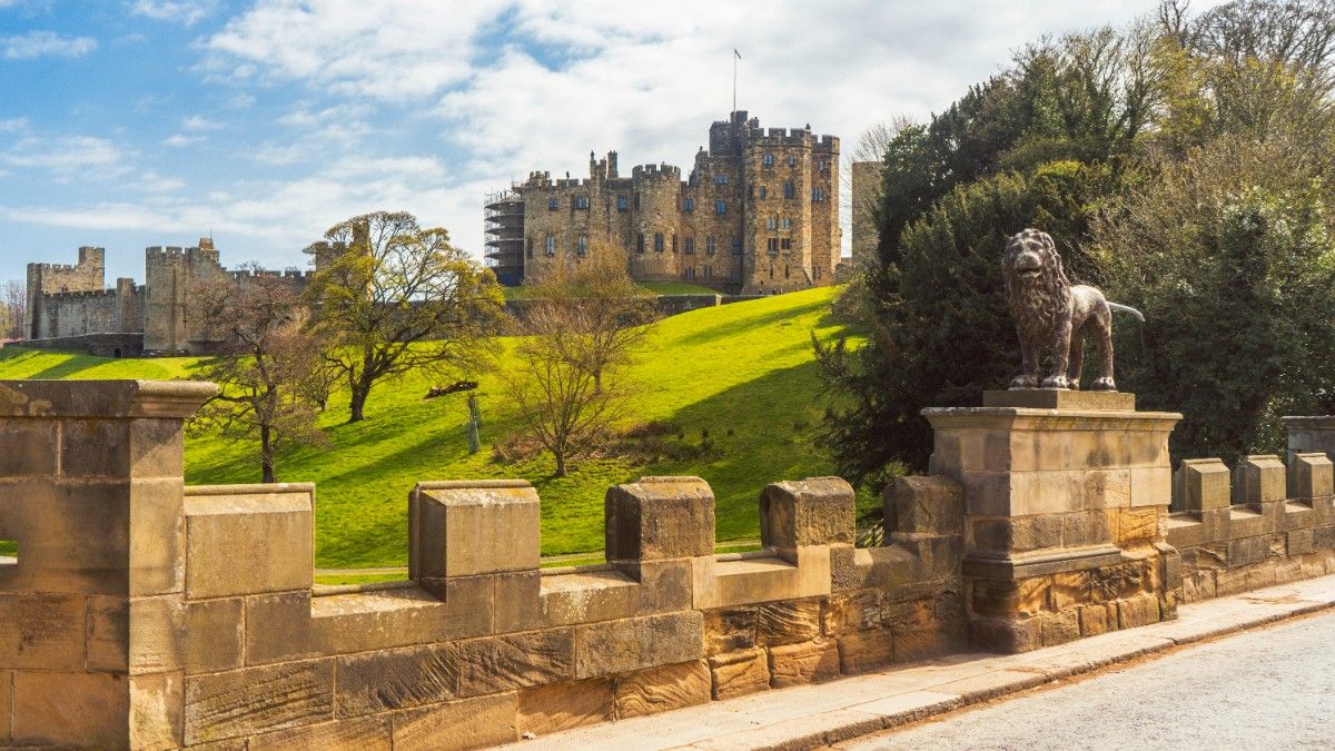 A lion statue in Alnwick Castle