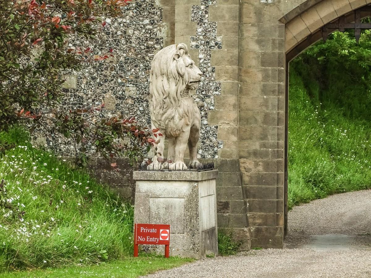 A lion statue in Arundel Castle 