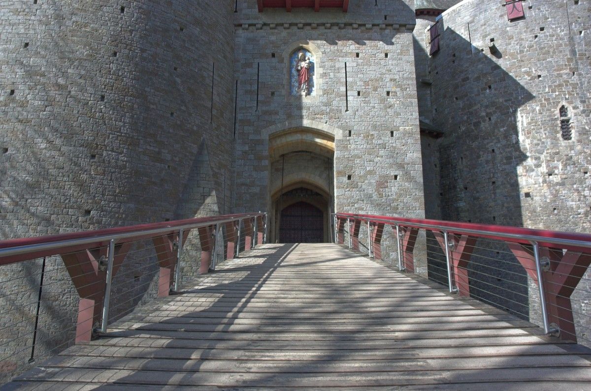 The entrance of Castle Coch 