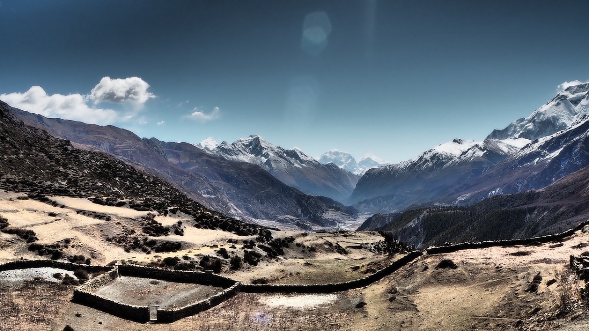 A trail on the Annapurna Circuit