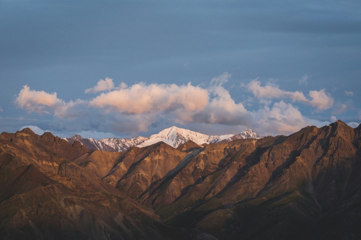 The snow topped mountains of Denali National Park 