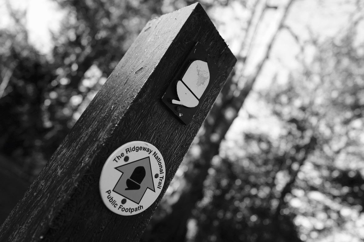 A waymarker for The Ridgeway trail