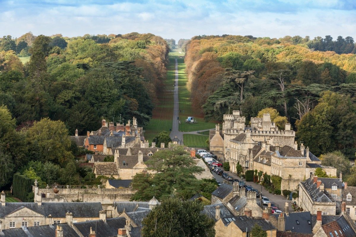 An aerial image of Cirencester with the park in the background 